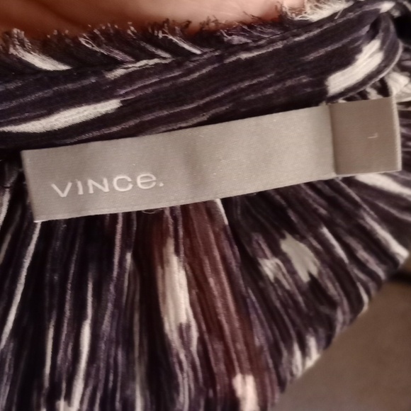 Vince silk black& white abstract print semi sheer blouse size Large - Picture 5 of 10